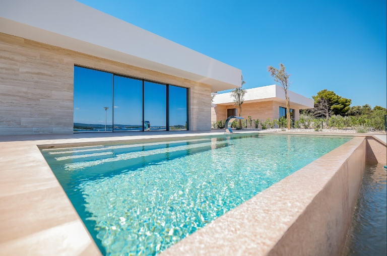 Infinity pool
